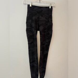 Invigorate High-Rise Tight 25" Black Camo Size 2